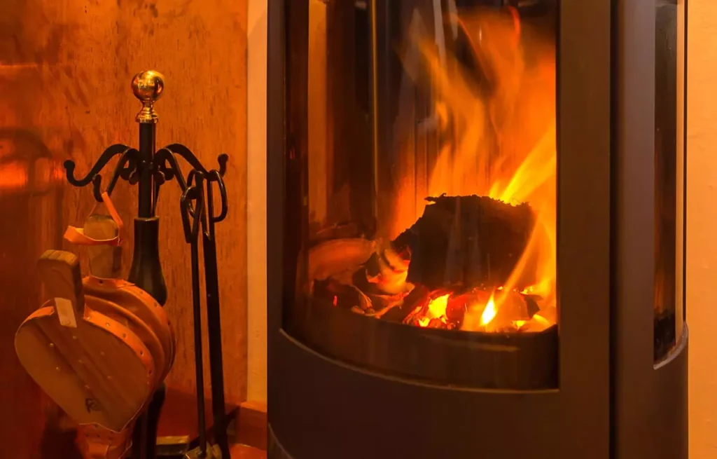 Finca La Palma: relaxen am gemütlichen Kaminfeuer in der Küche von La Placita