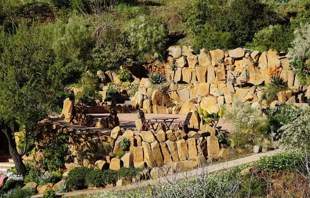 Finca La Palma: vertikale Steingärten rund um die Pool Finca La Placita