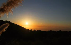 Villa El Sitio La Palma: Atardecer en la bodega sobre las nubes
